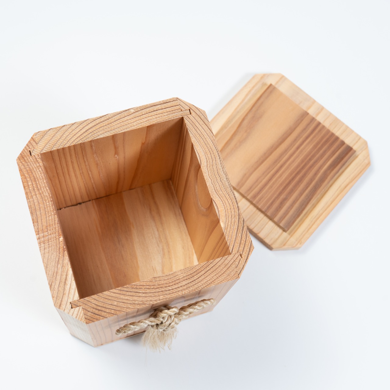 旧蔵　天然寿山石 彫刻　「漁翁」　収納箱付き とくしま杉のお骨箱」 ～紹介動画～ - 有限会社 三歩一建設